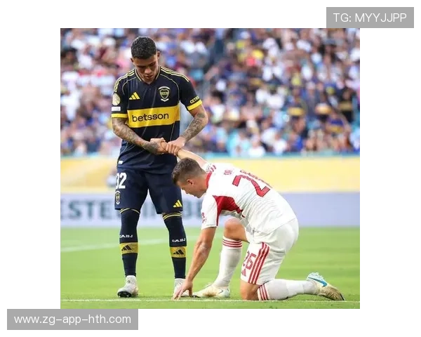 本菲卡若昂远程低射破门让现场爆发掌声