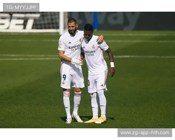 维尼修斯连过三人的节奏变化让皇马边线火力受益匪浅